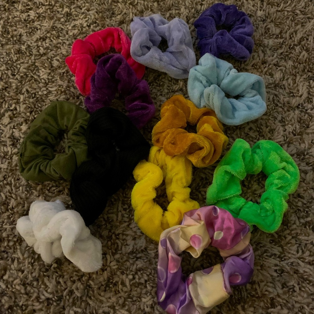 Bundle of scrunchies 🟡